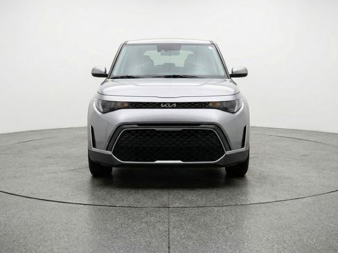 Used 2025 Kia Soul LX w/ LX Technology Package image 2