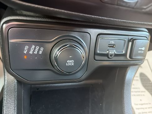 Used 2021 Jeep Renegade Limited AWD/4WD image 13