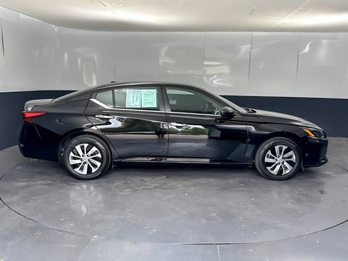 Certified 2025 Nissan Altima 2.5 S FWD image 2
