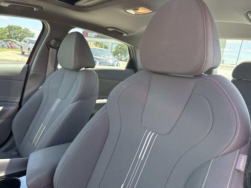Used 2025 Hyundai Elantra SEL FWD image 22