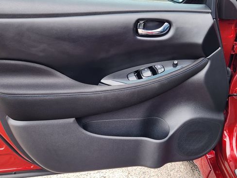 Certified 2025 Nissan Leaf SV Plus FWD image 20