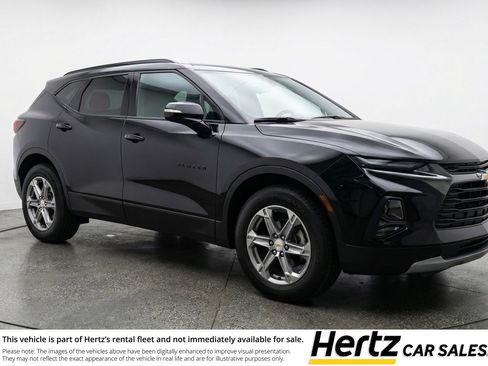 Used 2025 Chevrolet Blazer LT FWD image 1