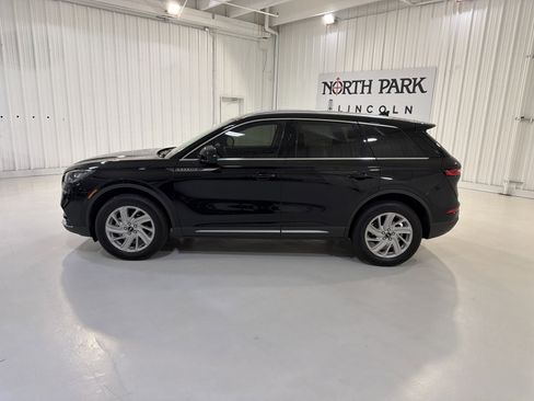 Used 2022 Lincoln Corsair FWD image 2