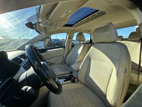 Used 2012 Volkswagen Passat TDI SE image 19