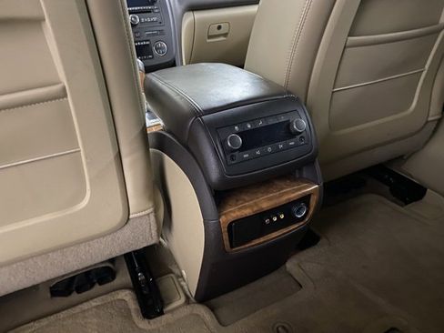 Used 2009 Buick Enclave CXL w/ Entertainment Package #2 image 29