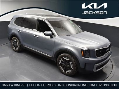 Used 2025 Kia Telluride EX w/ EX Captain's Chair Package