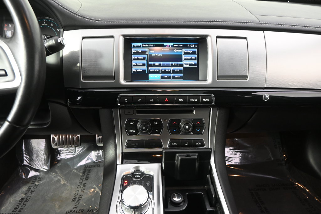 Used 2014 Jaguar XF Supercharged RWD image 27