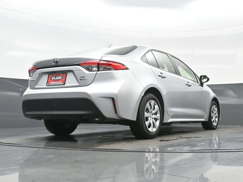 Used 2025 Toyota Corolla LE FWD image 29