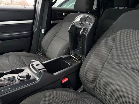 Used 2017 Ford Explorer XLT image 27