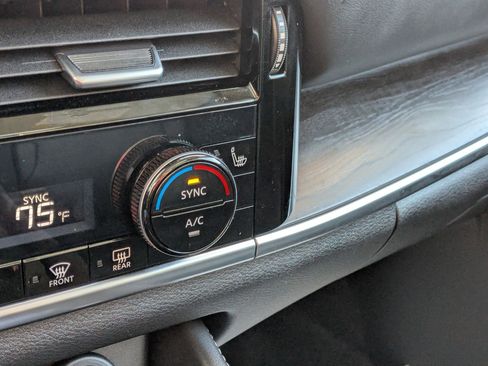 Certified 2021 Nissan Rogue SL w/ Premium Package image 17