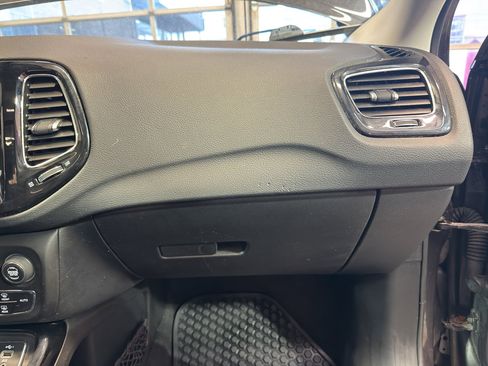 Used 2019 Jeep Compass Altitude AWD/4WD image 23