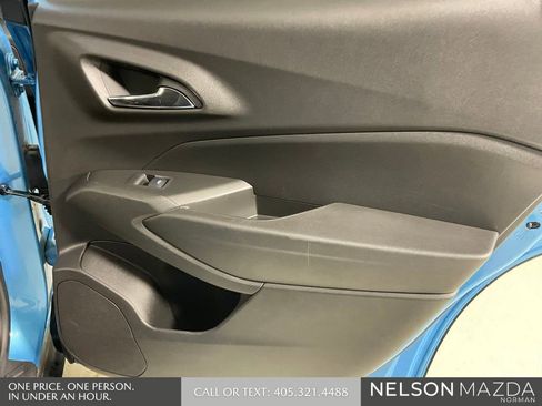 Used 2025 Chevrolet Trax ACTIV w/ Sunroof Package FWD image 24