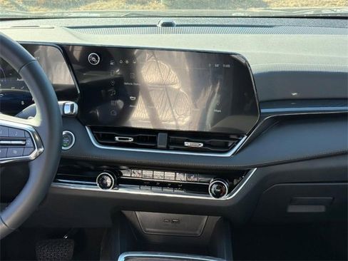 Used 2025 Chevrolet Equinox LT image 14