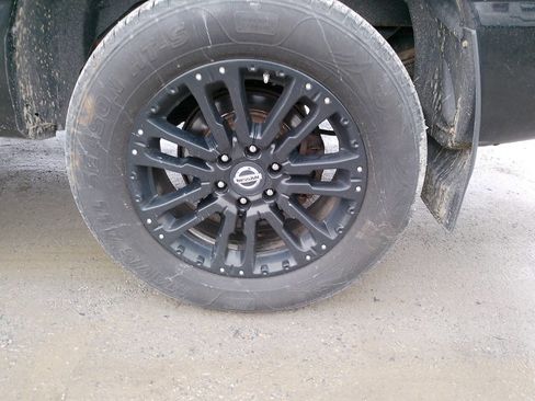 Used 2018 Nissan Titan SL w/ Midnight Edition image 15