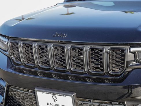 New 2025 Jeep Grand Cherokee Altitude image 6