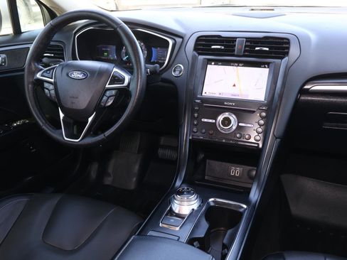 Used 2019 Ford Fusion Titanium image 10