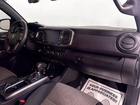 Used 2022 Toyota Tacoma TRD Sport w/ Technology Package RWD image 28