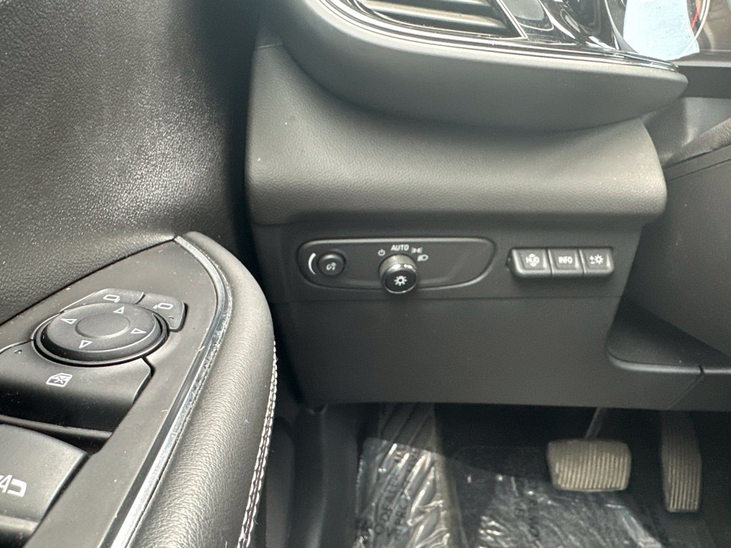 Used 2023 Buick Envision Avenir AWD/4WD image 38