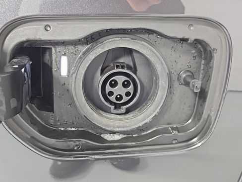 Used 2023 BMW 530e xDrive w/ Premium Package image 24