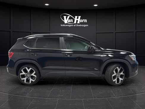 Used 2022 Volkswagen Taos SEL w/ Panoramic Sunroof Package AWD/4WD image 8