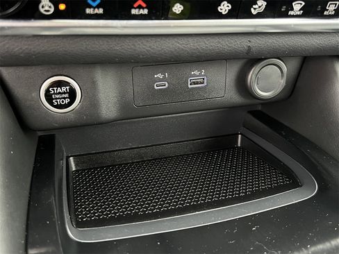 Certified 2022 Nissan Rogue SL w/ SL Premium Package image 18