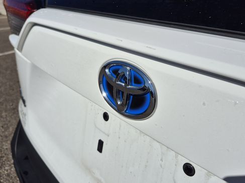Used 2021 Toyota RAV4 XLE w/ Convenience Package AWD/4WD image 22