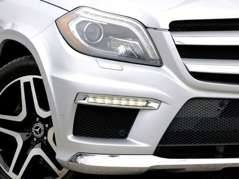 Used 2013 Mercedes-Benz GL 550 4MATIC image 3
