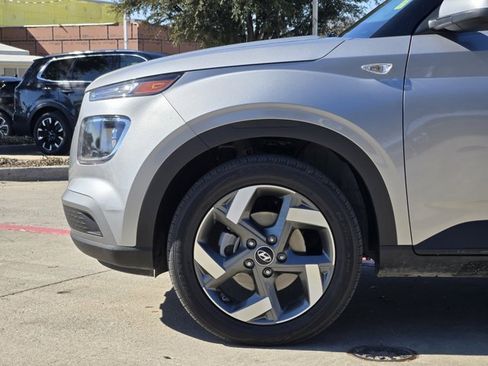 Certified 2025 Hyundai Venue SEL image 10