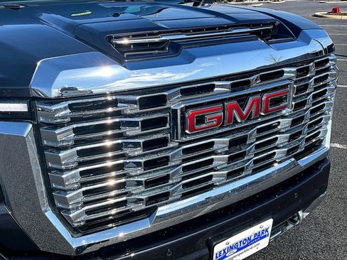 Used 2024 GMC Sierra 2500 Denali w/ Denali Reserve Package image 36