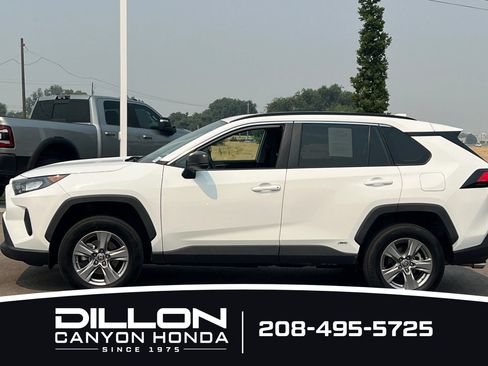 Used 2022 Toyota RAV4 LE AWD/4WD image 9