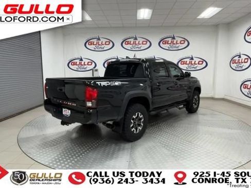 Used 2018 Toyota Tacoma TRD Off-Road w/ Technology Package AWD/4WD image 8
