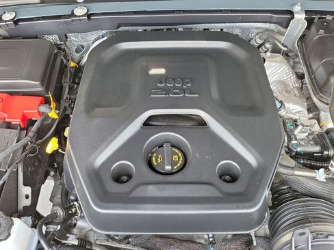 Used 2025 Jeep Wrangler Unlimited Sahara AWD/4WD image 10