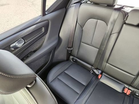 Certified 2025 Volvo XC40 B5 Plus AWD/4WD image 15