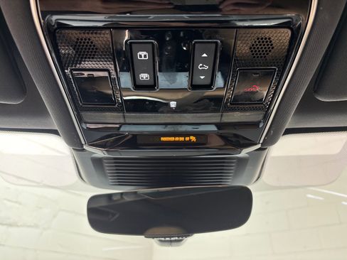 Used 2023 Land Rover Range Rover Sport SE AWD/4WD image 12