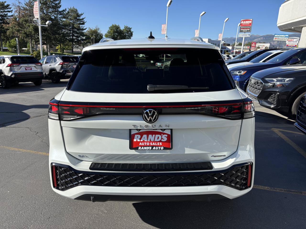 Used 2025 Volkswagen Tiguan SEL R-Line AWD/4WD image 9