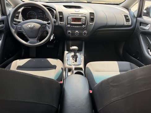 Used 2017 Kia Forte LX FWD image 4