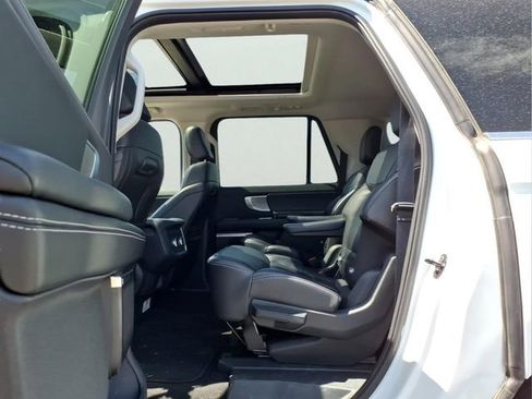 Used 2025 Ford Expedition Max Platinum AWD/4WD image 11