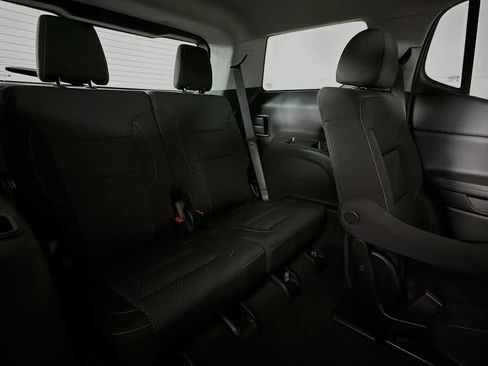 Used 2023 GMC Acadia SLE FWD image 30