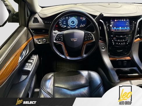 Used 2017 Cadillac Escalade Luxury AWD/4WD image 27