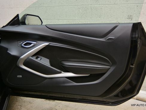 Used 2017 Chevrolet Camaro LT w/ Technology Package RWD image 8