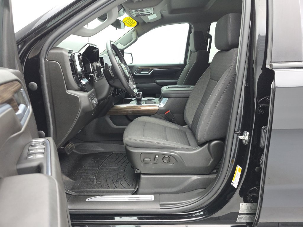 Used 2022 Chevrolet Silverado 1500 LT w/ Z71 Off-Road Package AWD/4WD image 10