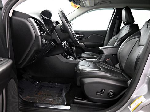 Used 2019 Jeep Cherokee Limited image 5