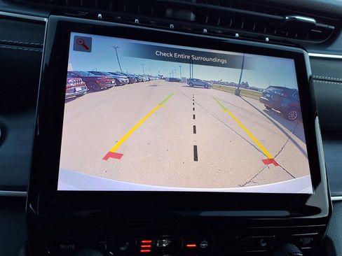 Certified 2024 Jeep Grand Cherokee Limited w/ Black Appearance Package image 5