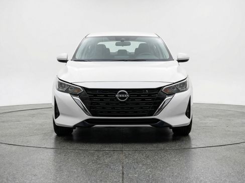 Used 2025 Nissan Sentra SV FWD image 2