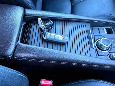 Used 2018 MAZDA MAZDA3 Touring image 16