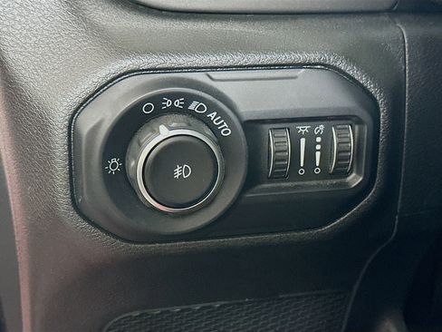 Used 2020 Jeep Wrangler Unlimited Sahara AWD/4WD image 17