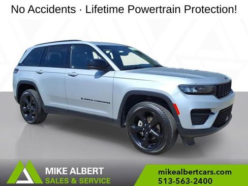 Used 2023 Jeep Grand Cherokee Altitude AWD/4WD image 1