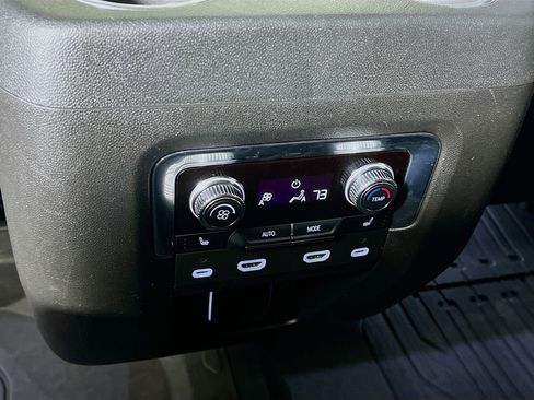 Used 2024 GMC Yukon XL Denali Ultimate AWD/4WD image 24