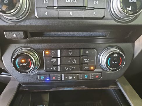 Used 2018 Ford F150 Limited w/ Trailer Tow Package image 24