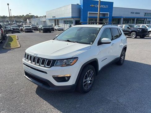 Used 2019 Jeep Compass Latitude w/ Popular Equipment Group FWD image 3